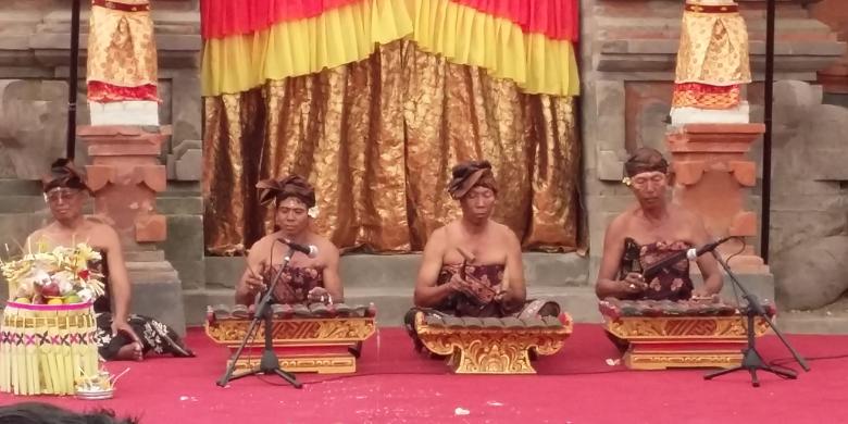 Gamelan Caruk Hibur Pengunjung Pesta Kesenian Bali