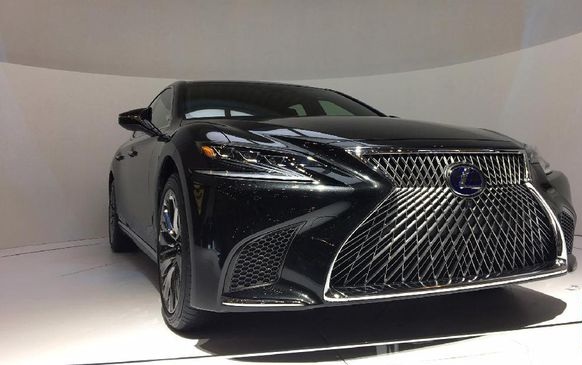 Lexus Lebih Menggoda Dengan Sedan dan SUV Baru