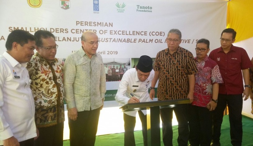 Tingkatkan Kualitas Hidup Petani Sawit, Wabup Zardewan Resmikan COE SPOI di Ukui
