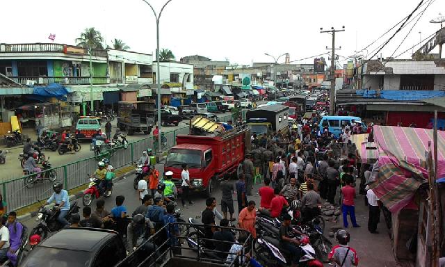 PKL Sudah Diberi Uang Sagu Hati Tetap Kembali Berjualan di Trotoar 
