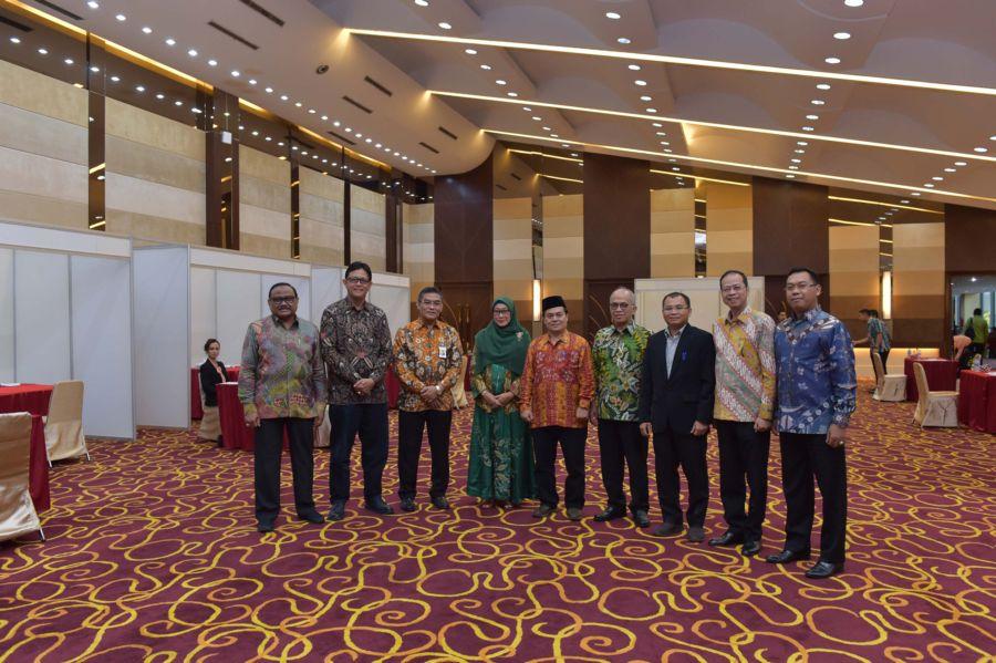 Bank Riau Kepri Berikan Beasiswa S2 Untuk Sembilan Pegawainya