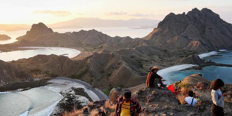 Pesona Tiga Danau di Laut Flores 