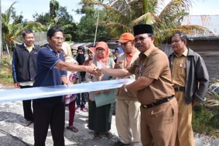 Plt. Sekda Bengkalis Serahkan Bantuan Musibah Kebakaran Rumah 