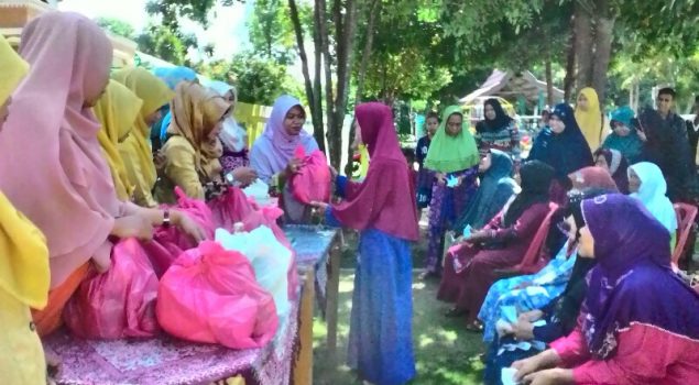 PAUD Terpadu Dayang Suri Serahkan Zakat Mal Pada Kaum Duafa dan Fakir Miskin 