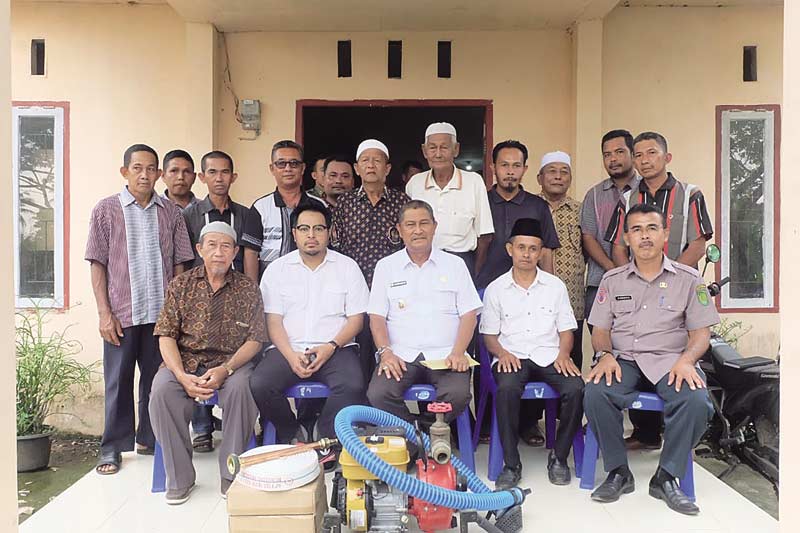 Wabup Serahkan Alat Pemadam Kebakaran di Kelurahan Sungai Beringin