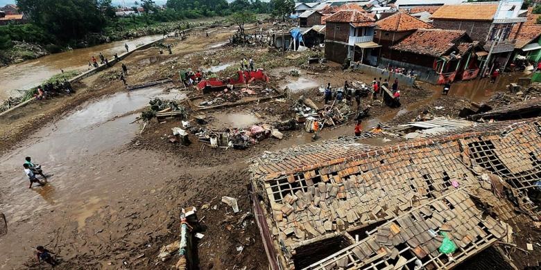 Pemerintah Kirim Bantuan Air Bersih ke Sumedang dan Garut 