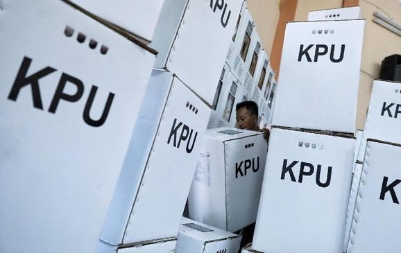 Pleno KPU Sampang Ricuh, Saksi Kubu Prabowo Diamankan Petugas 