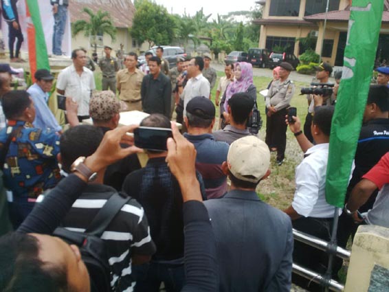 Pendemo Desak KPU Bengkalis Transparan Gunakan Dana Hibah Rp23 Miliar