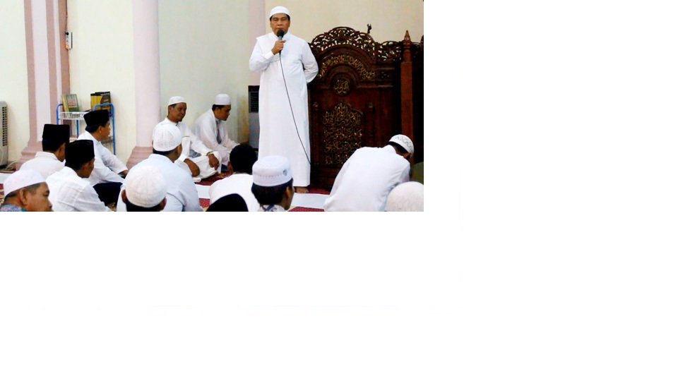 Selama Ramadhan, Pegawai Rohul Ngantor Pukul 08.00 WIB dan Pakai Jubah Putih 