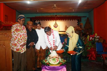 Keluarga Besar IKJS Dumai Gelar Pagelaran Wayang Kulit 