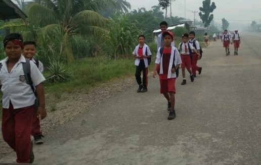 Asap Tebal, Pelajar SD di Rohil Dipulangkan Lebih Awal