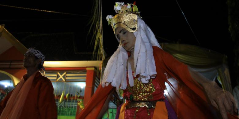 Gelar Tradisi Seblang Bakungan, Perempuan Tua Menari Semalaman 