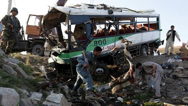 Bus Tabrak Truk Tangki Bensin di Afghanistan, 35 Orang Tewas