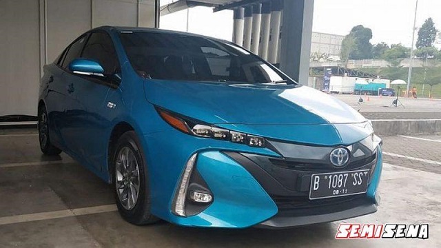 Nden Toyota Prius PHEV Dibuka