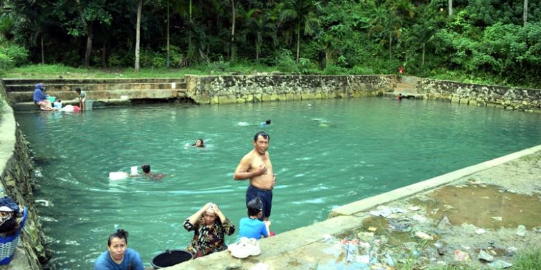 Segarnya Air di Permandian Baaluwu Buton 