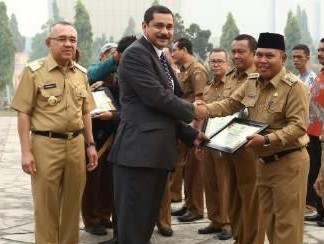 Fakhrurrozi Dianugrahi Camat Peduli Pembinaan Koperasi se-Riau