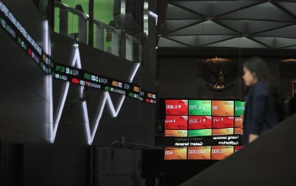 Anomali, IHSG Terkoreksi di Tengah Gairah Indeks Global 