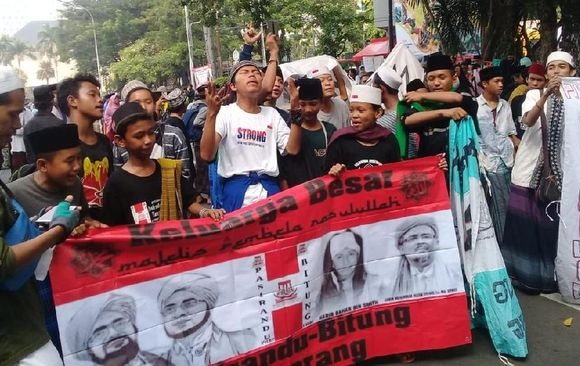 Massa Aksi Tahlil 266 Minta Bahar Smith Dibebaskan