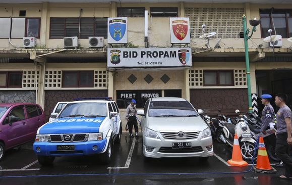 Enam Oknum Polisi Ditangkap karena Jadi Calo SIM