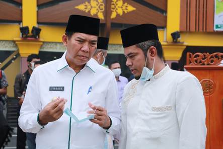 Hamdani Dipecat, Firdaus Untung