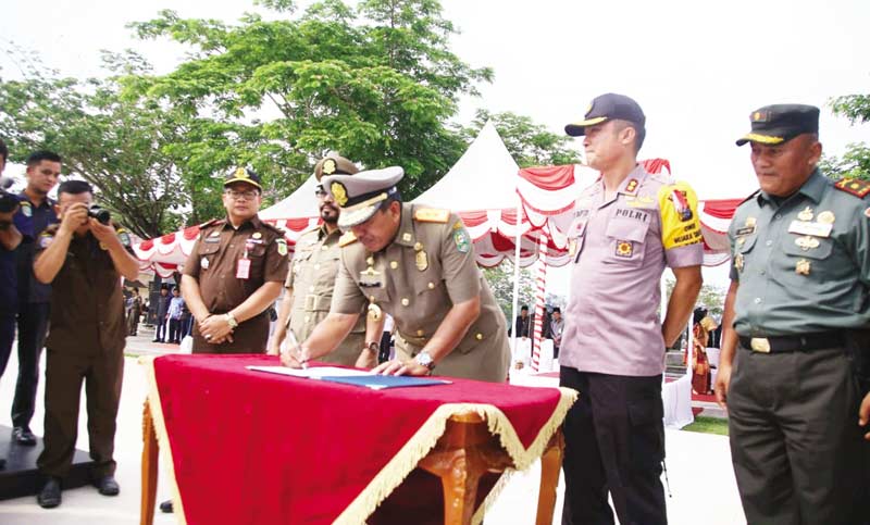 Alfedri Lantik 1.859 Anggota Satlinmas 