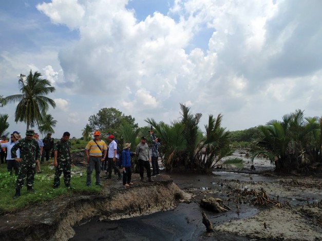 Teliti Abrasi di Bengkalis, Tim Menko Kemaritiman Tinjau Sejumlah Lokasi