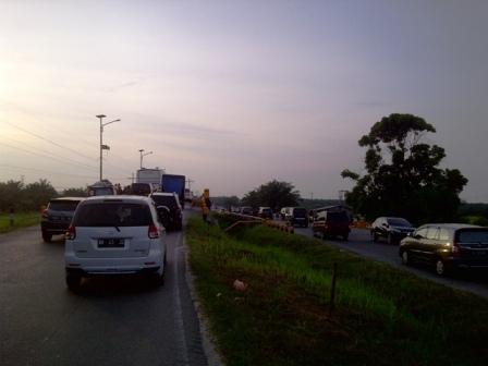 Arus Balik Ruas Pekanbaru-Ujung Tanjung Padat Kendaraan 