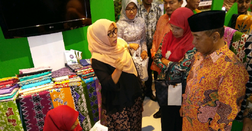 Hiasi Pelalawan Expo 2016, Bupati Harris Apresiasi Batik Bono Andalan