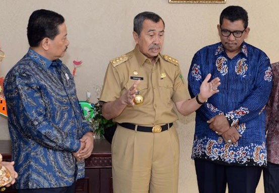 Pembangunan Jalan Sinaboi-Lubuk Gaung Terganjal HPH PT Diamond Raya Timber, Gubri Janji Turun Tangan 