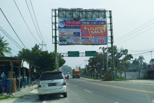Niat Baik Pemko Pekanbaru Menebang Reklame Bando Ilegal Dipertanyakan
