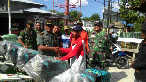 Maksimalkan Cetak Sawah Baru, Kementan Serahkan 28 Unit Hand Tracktor ke Meranti