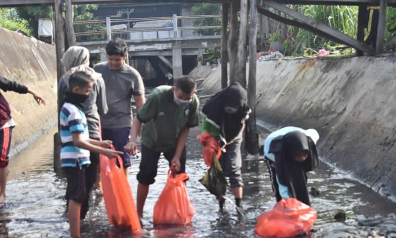 Sahabat sungai Pekanbaru gandeng komunitas dalam aksi bersih sungai