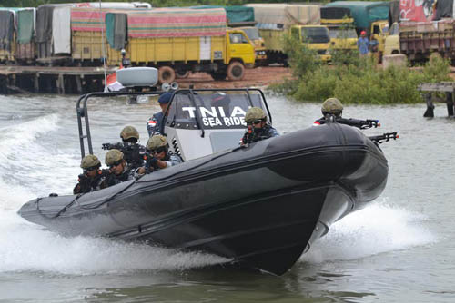 Simulasi, Lanal Dumai Lumpuhkan Bajak Laut