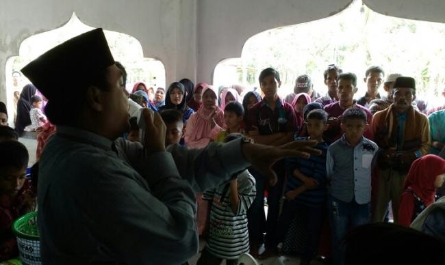 Muhammad Amin Berbaur dengan Ribuan Masyarakat Tanjung Pasir Sialang