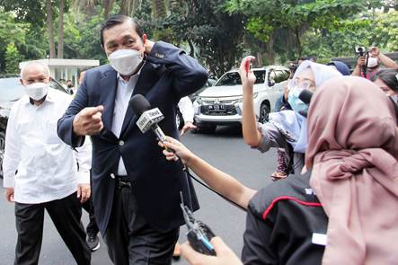 KPK Usut Keterlibatan Luhut di Bisnis PCR