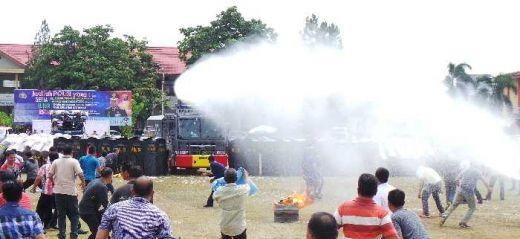 Teror Bom Hingga Demonstrasi Besar-besaran, Ratusan Polisi Bersenjata Lengkap Diterjunkan
