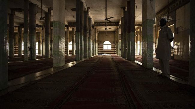 Masjid di Perancis Dihajar Aksi Vandalisme Gambar Swastika