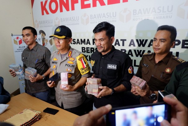 Caleg DPR RI Riau Diamankan Diduga Bagi-Bagi Uang Jelang Pemilu