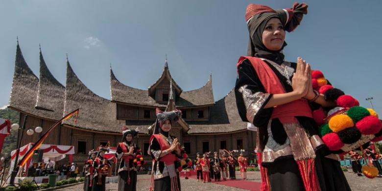 Tari Pasambahan dan Carano Buka Peluncuran TdS 2015