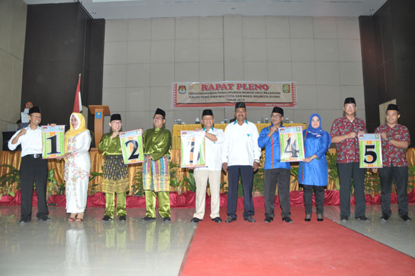 1.Ikhsan-Yanti Komala 2. Zul As- Eko Suharjo 3. Amris-Sakti 4. Kasim-Nuraini 5. Agus Wi-Maman Supriy 