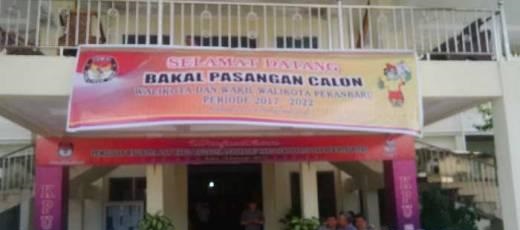 Said Usman Bawa Pendukung dan Pengacara Protes Hasil Tes Kesehatan ke KPU Pekanbaru