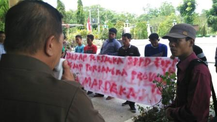 Demo ke PN dan Kejari, SAMPAH Minta Penegakan Hukum di Rohul Adil