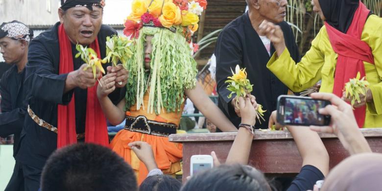 Seblang Olehsari, Tarian Magis dari Sang Gadis 