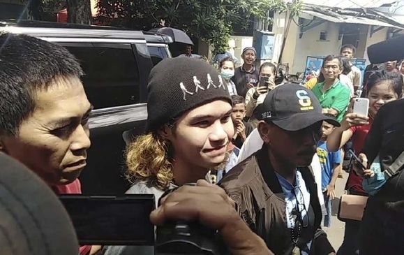 Al dan Dul Jenguk Ahmad Dhani, Bawakan Cinta dan Nasi Krawu 