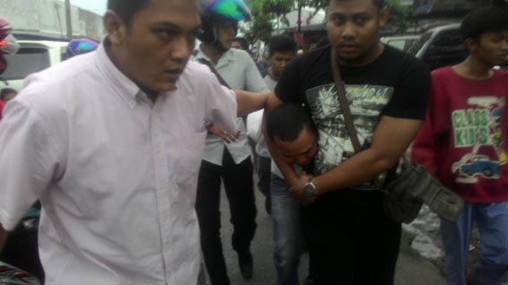 Todong Tentara di Pekanbaru, Warga Kuansing Dihajar Massa