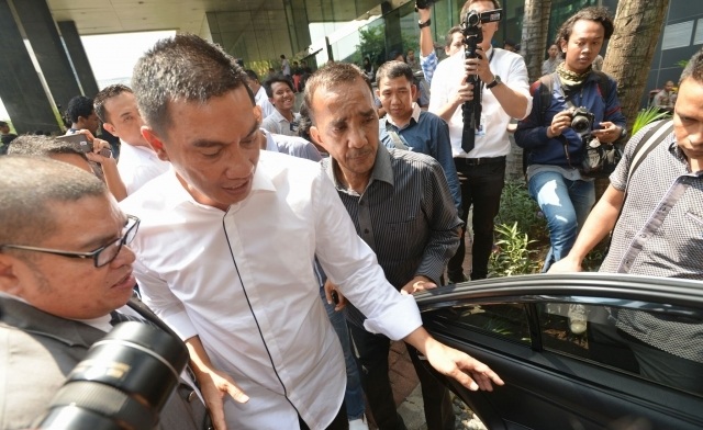 Bupati Suparman Ditahan KPK 