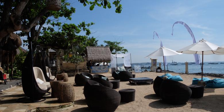 Bersantai di Bibir Pantai Novotel Bali Benoa 