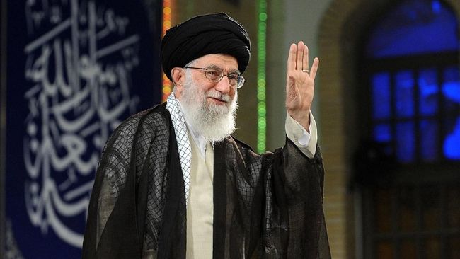 Pemimpin Tertinggi Iran Jadi Imam Salat Jumat Setelah 8 Tahun 