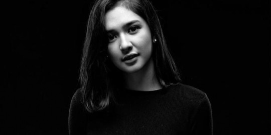Ibunda Dimakamkan, Tangis Mikha Tambayong Pecah
