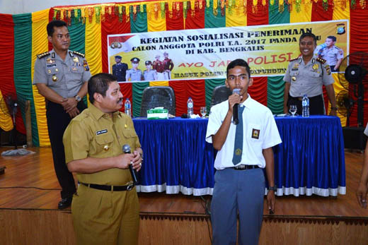 Kunjungi Duri, Bupati Bengkalis Ingatkan Warga Hindari Calo 